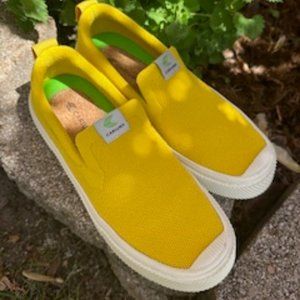CARIUMA slip on...yellow knit